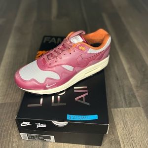 New in box -Patta x Air Max 1’Rush Maroon’